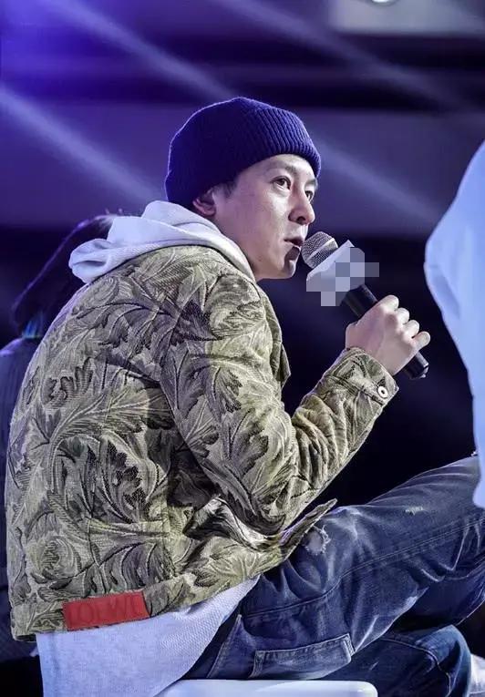 40岁的谢霆锋帅气不减，而同岁的陈冠希却撞脸赵