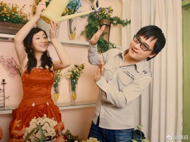 傅首尔的非主流婚纱照，10年前报价3000元！网友