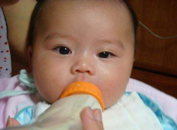 #火气#父母常揉按,赶走火气,孩子身体好宝宝身上有2个“清火开关”