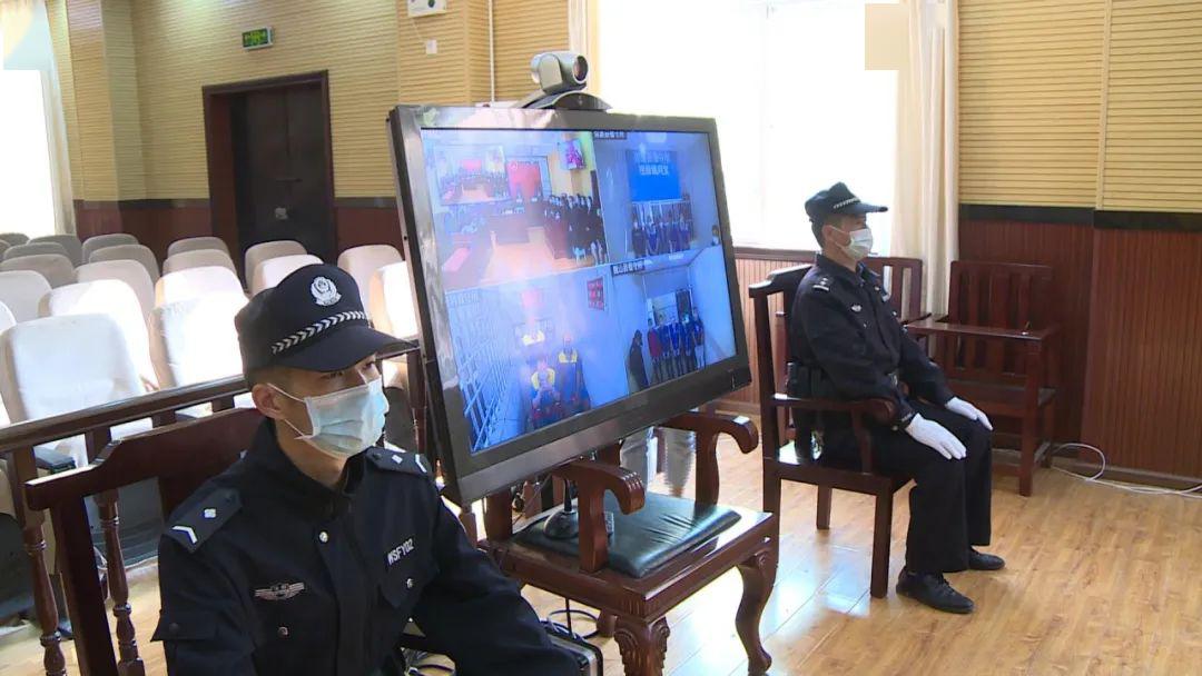 性质,情节以及其对社会的危害程度,巍山县法院数罪并罚,决定判处被告