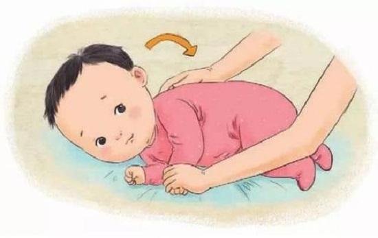 【爸妈】找准原因宝宝翻身就快了宝宝6个月不会翻身急坏爸妈