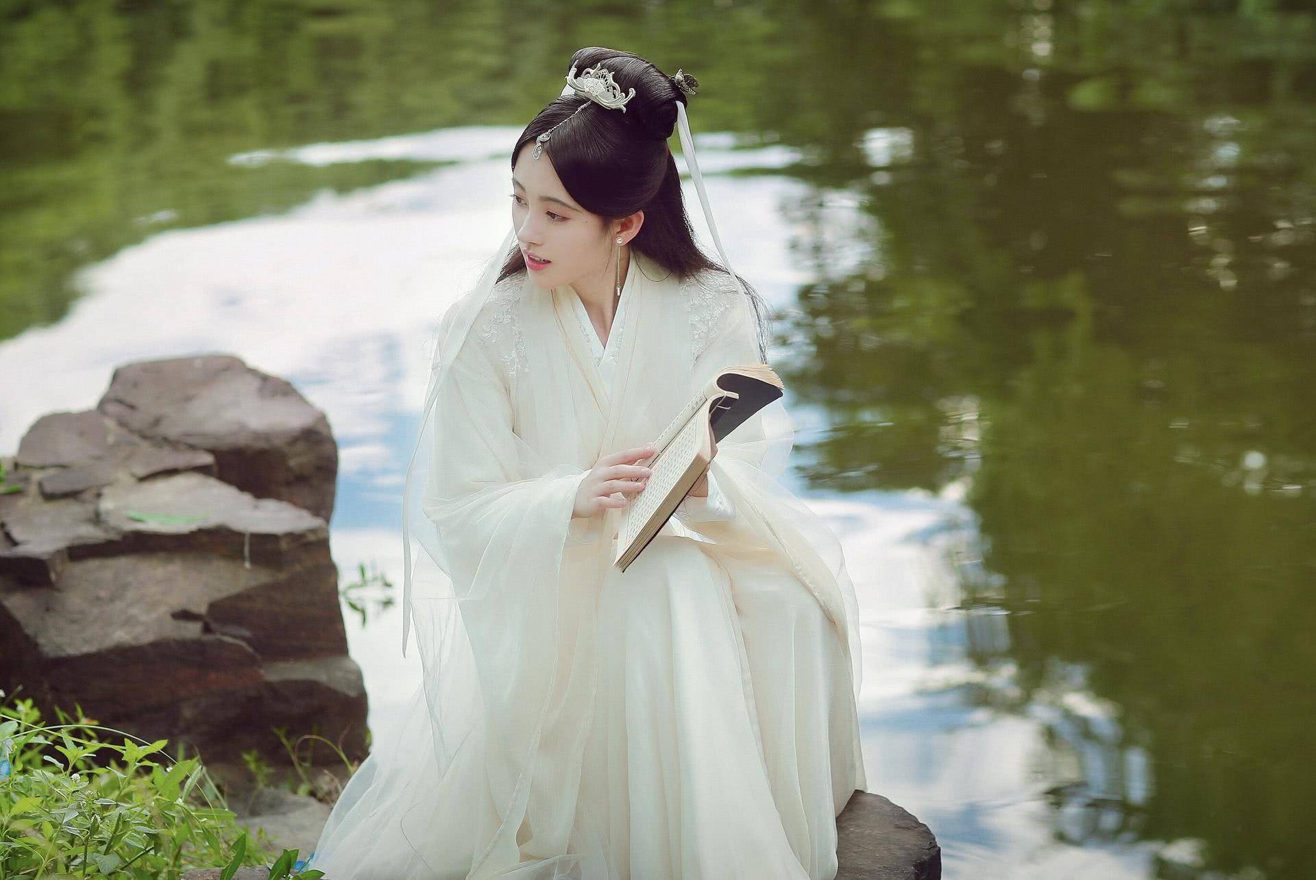鞠婧祎和肖战即将主演《春日宴》?网友:任嘉伦更适合