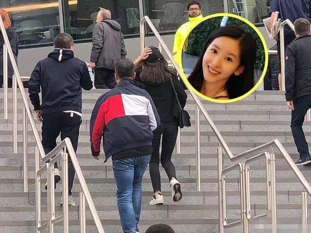 章泽天发文回应向英国捐物资，时隔半年再露面