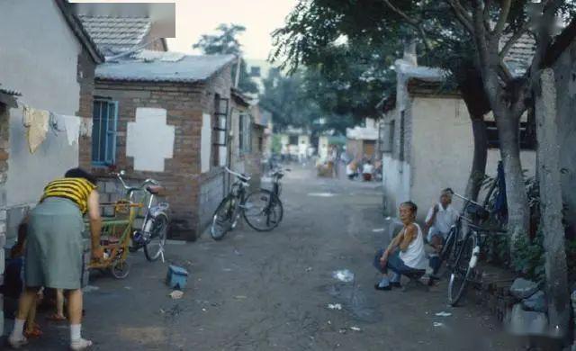 90年代农村老照片图五是农村吃饭场景图九是农村过年时髦打扮