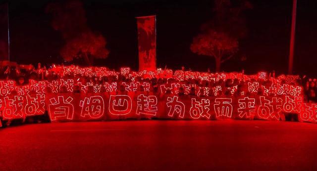 肖战究竟动了谁的蛋糕？从全网追到全网嘲，顶