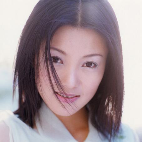 18岁结婚生女，多次登上春晚，因感情被骗身败名