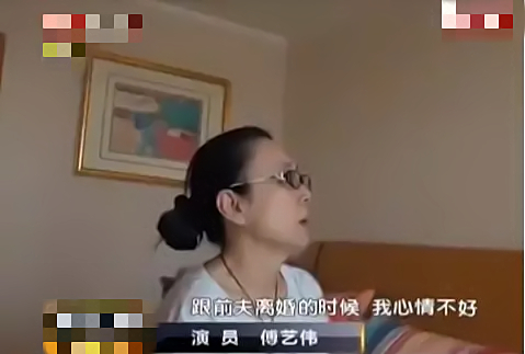 傅艺伟拍红楼梦带众人罢演躺担架去片场曾称被上天厚爱