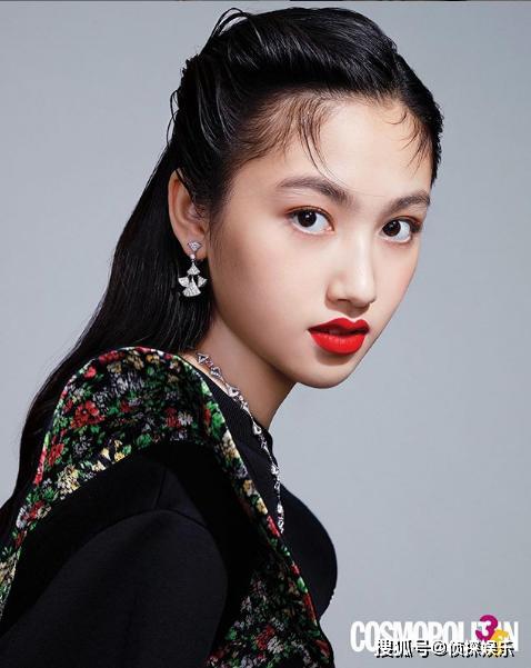任达华15岁女儿写真大片，穿运动装秀空中一字马