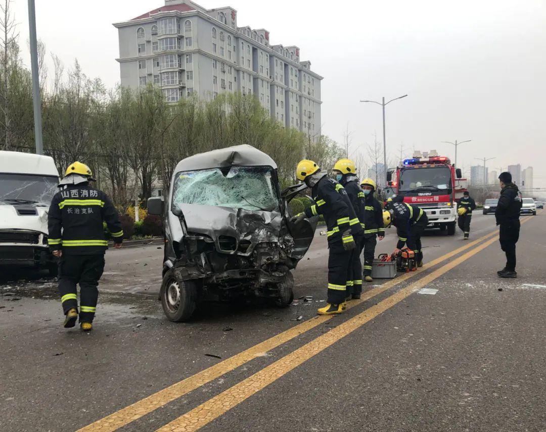 4月1日15时25分,长治市沁芳盛世附近发生两车相撞道路交通事故,一名