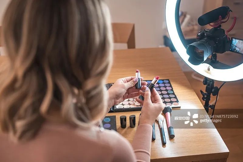 薇娅直播4000万卖火箭被秒拍 神秘“土豪”买家现