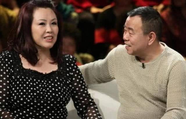 63岁潘长江老婆近照曝光,隐藏了将近40年,网友:貌美如花