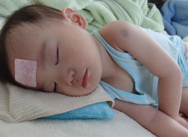 「孩子」以后难成大高个，当家长的别不听劝春季家里娃睡觉前有3个习惯