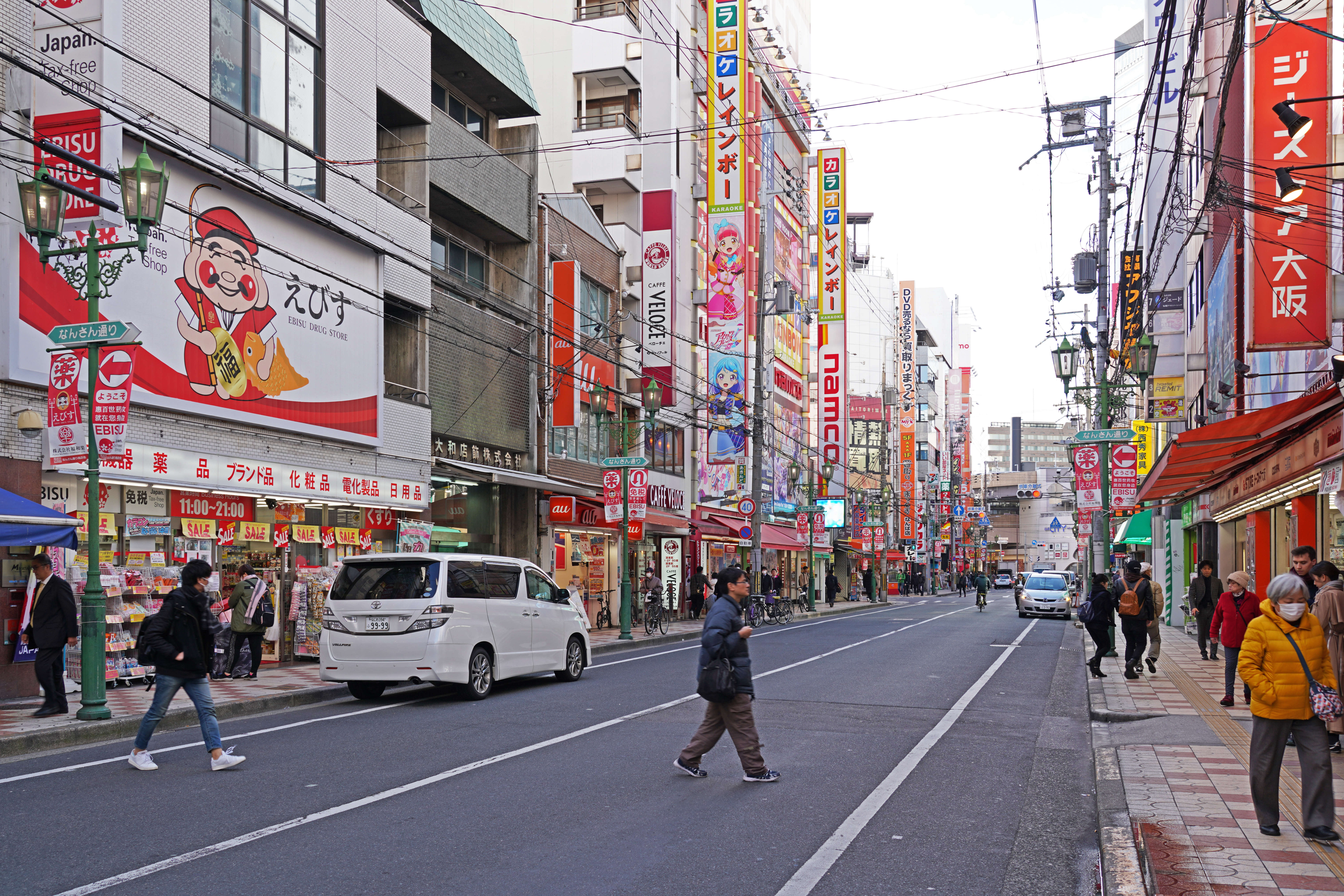 从黑门市场出来后,一路步行,可以找到大阪的动漫聚集地"日本桥"了