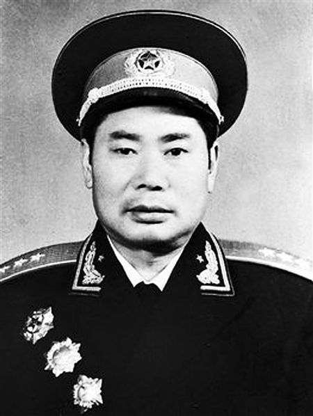 开国上将视察路上出车祸，部队要追究司机责任