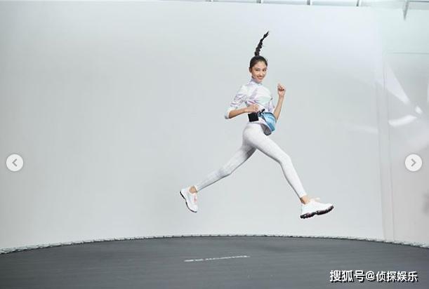 任达华15岁女儿写真大片，穿运动装秀空中一字马