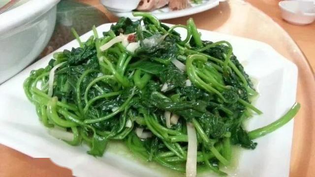 经常吃高脂肪食物，会加速血管老化，营养师推荐吃三种食物抗衰老