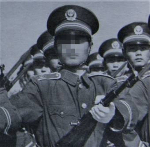 80年代悍匪案：2士兵杀人夺枪，1500余人围剿击毙