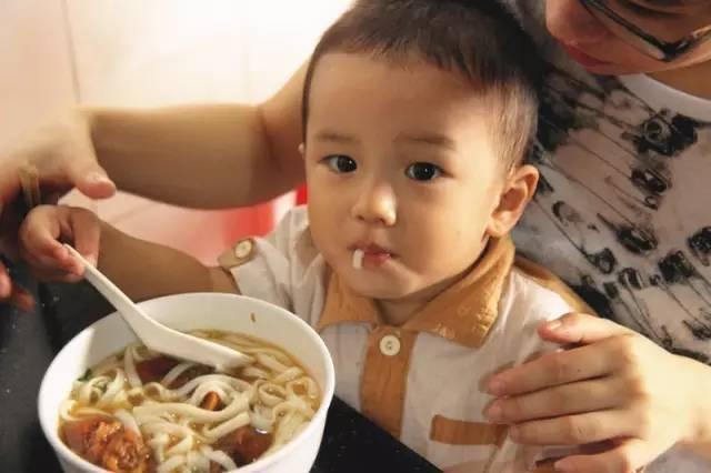 经验教程■3种早餐坑了娃,儿科医生提醒:当家长的别不在乎娃积食不消化