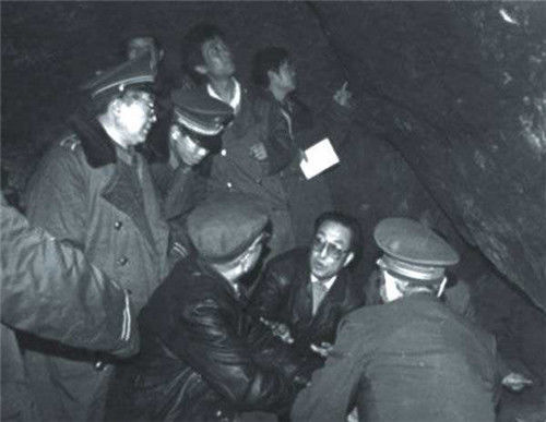 80年代悍匪案：2士兵杀人夺枪，1500余人围剿击毙