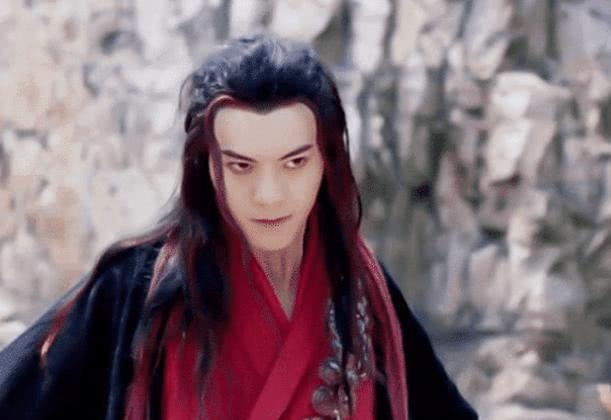 同样是入魔黑化,肖战靠眼神,邓伦靠龇牙,唯独他只需一