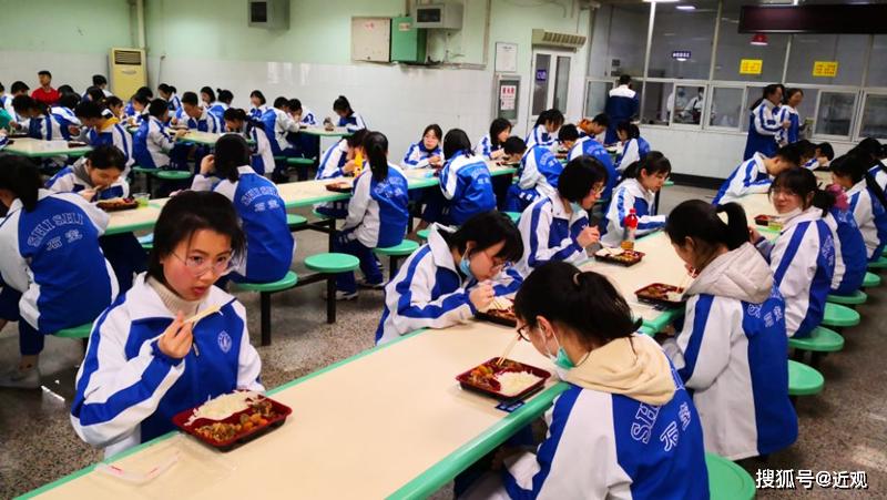 「文庙」欢迎归来！成都石室中学文庙校区高三年级学生返校！石室人