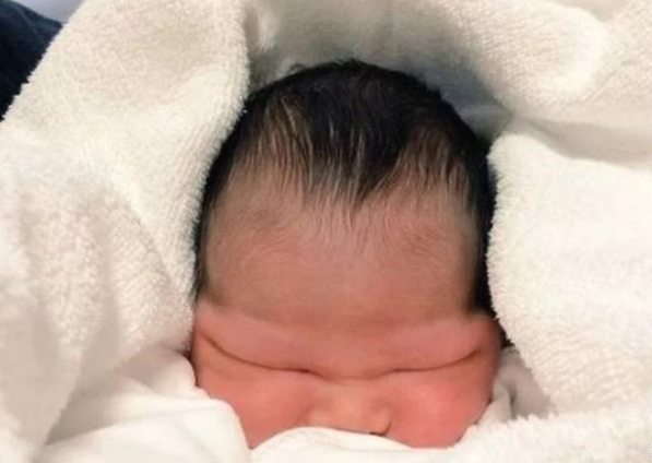 丑小鸭■“丑小鸭”早晚变“天鹅”新手爸爸：我姑娘太丑了！网友：别慌