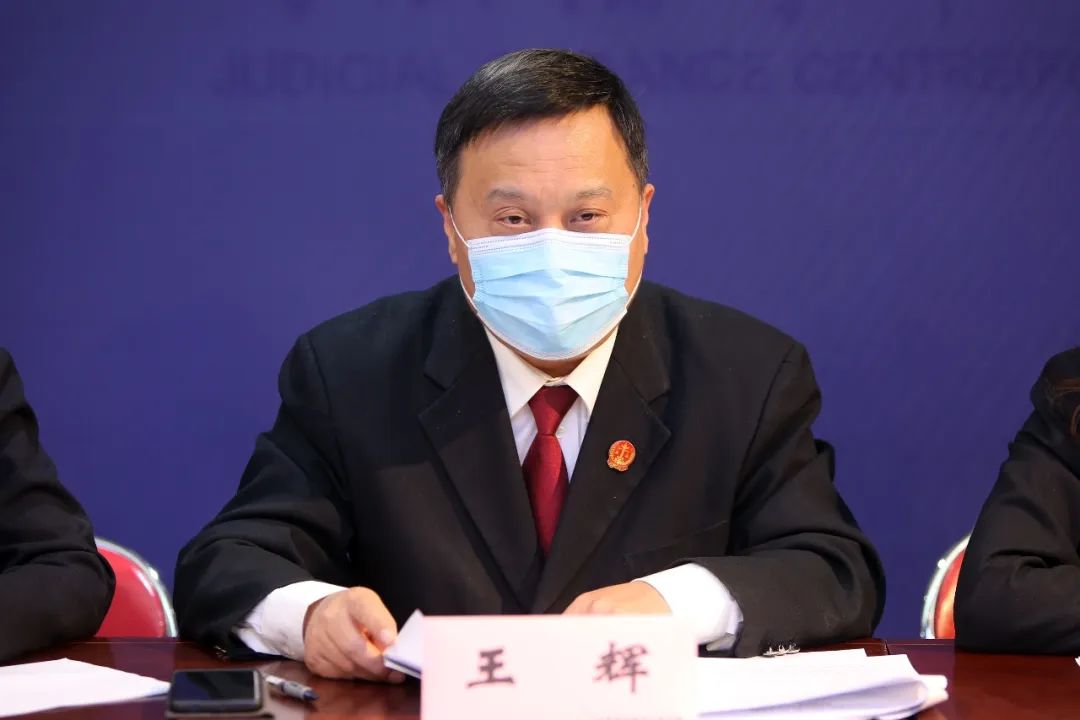 百万年薪女高管因岗位取消遭解雇 法院判决继续