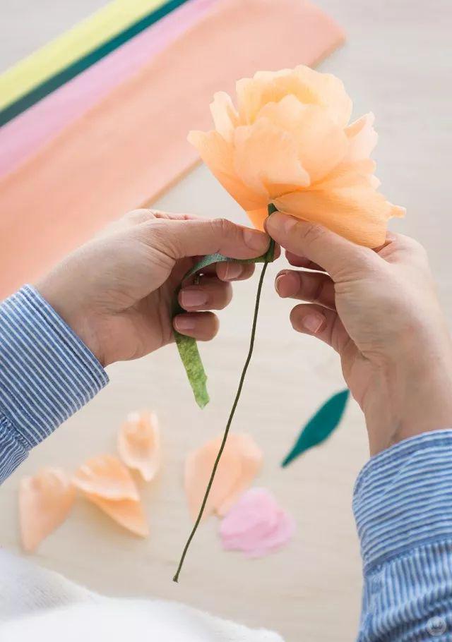 怎么用彩带做简单的花
