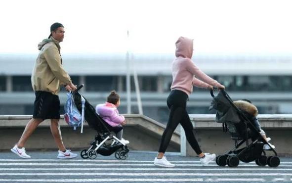 政客骂C罗动物流浪汉，随后表示账户被盗