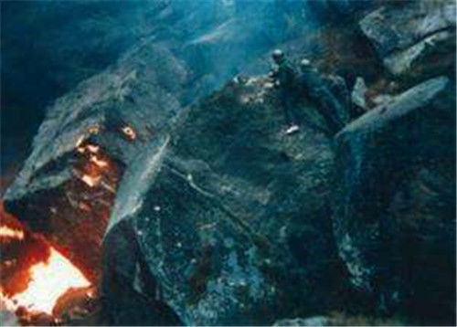 80年代悍匪案：2士兵杀人夺枪，1500余人围剿击毙