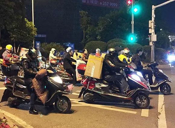 记者暗访莆田鞋：产业链内幕惊人，鞋业转型困难(图4)