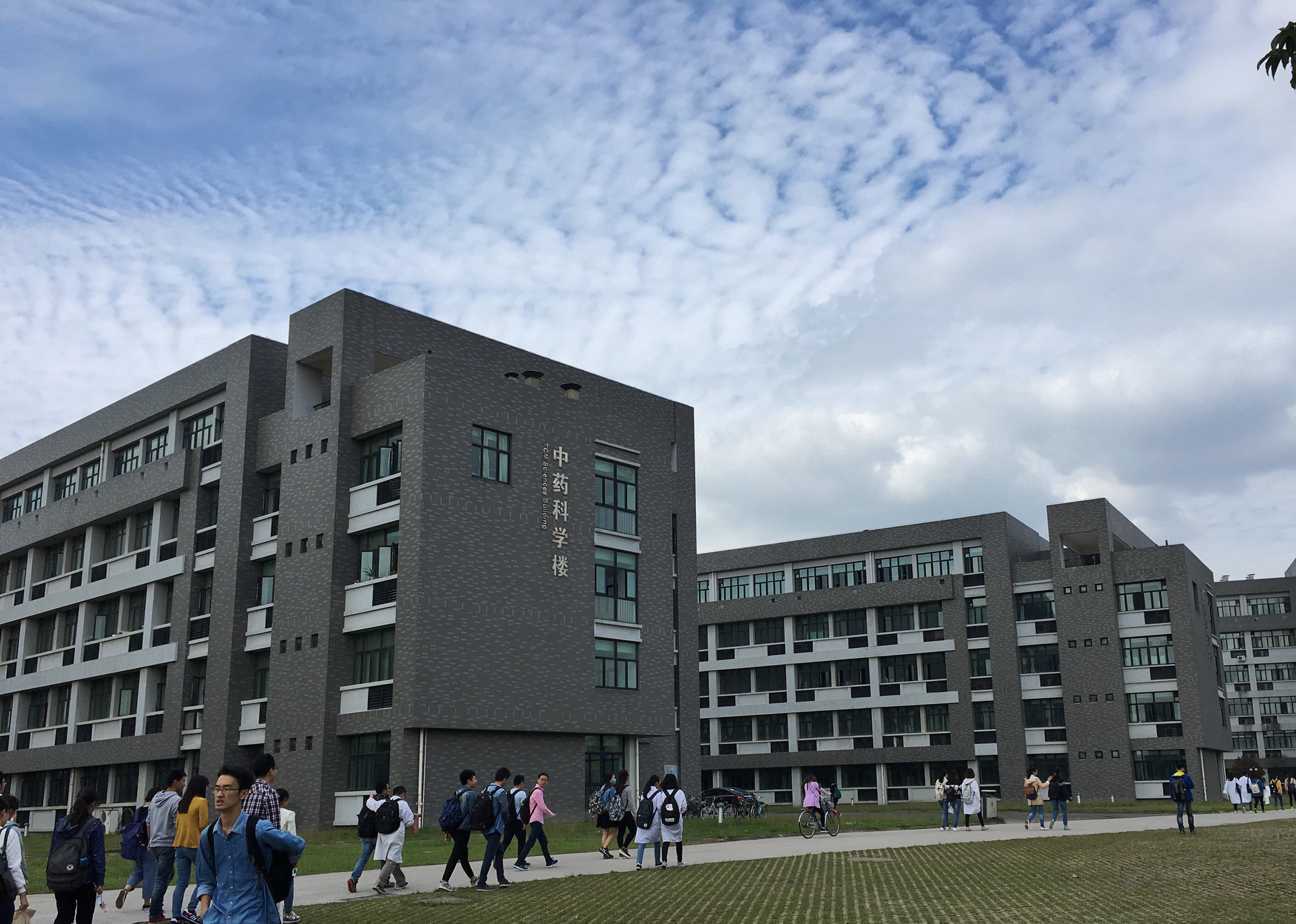 实力■实力有口皆碑，很受高考生青睐这所大学有“南药”之称