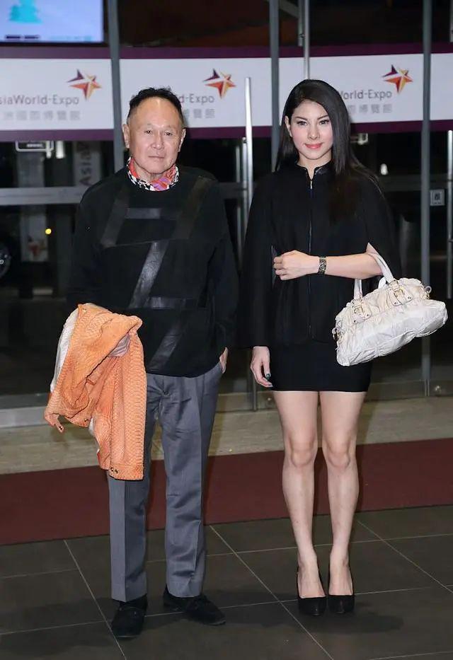 怕被分家产拒婚女友无数83岁香港富豪赵世曾穿亮黄色夹克逛街活得潇洒