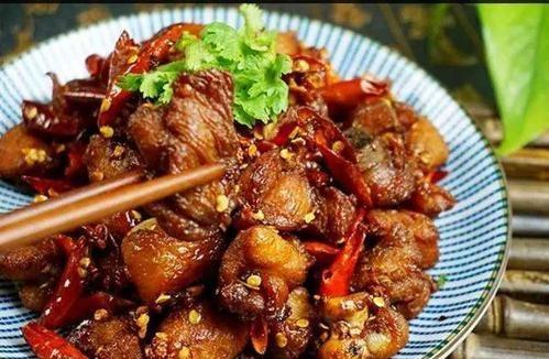 怎样做红油辣子鸡 985b46aec18a4cca91d85f6f6f61ecae.jpeg