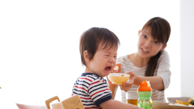 「孩子」小心误了事，提醒：这5大信号要注意孩子积食当做“吃撑”治