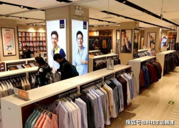 拉夏贝尔站上悬崖边缘：一年关闭八成门店 巨亏