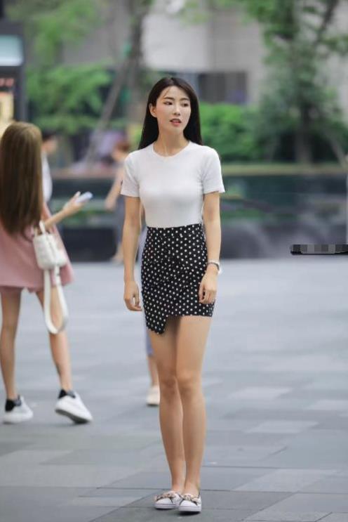 微胖女生穿什么裙子好看 b547c89fb7cb445eb20ce4ad17d87ee7.jpeg