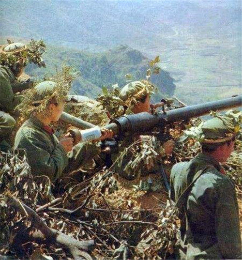 80年代悍匪案：2士兵杀人夺枪，1500余人围剿击毙