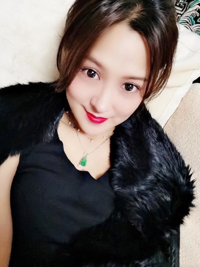梁超疑似14年离婚，前妻大何雯娜7岁，身材颜值