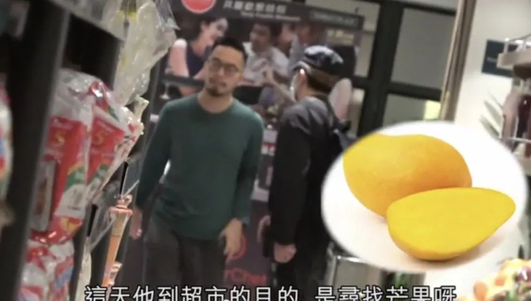 55岁郭富城带妻女逛超市，拣瓜买菜一人全包，网