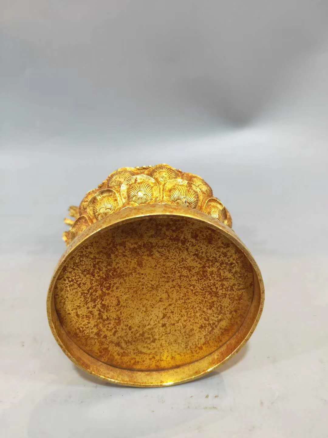 [cm]一件唐代鎏金菩萨坐像，