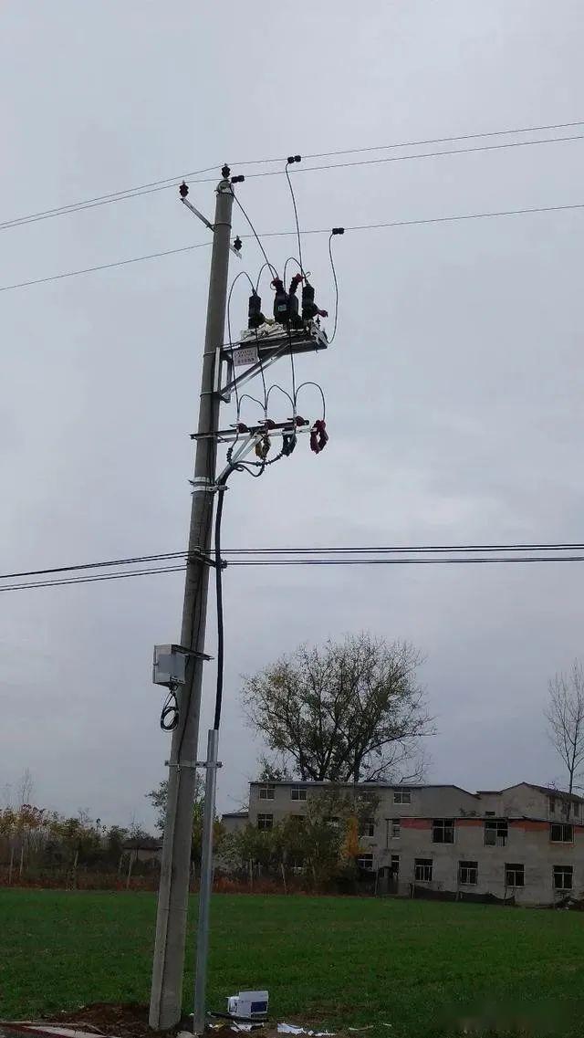 如果是发生在以前老旧电路上,因为没有安装线路保护设备,虽然是电线断