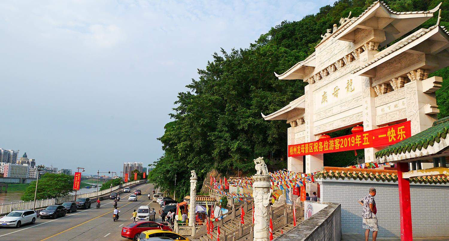 梧州旅游—中国最高的龙母像,梧州龙母庙