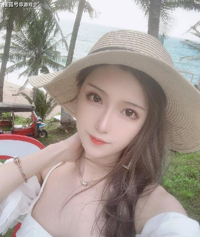 腐团儿的颜值在这里不用多说,身材也特别完美,从照