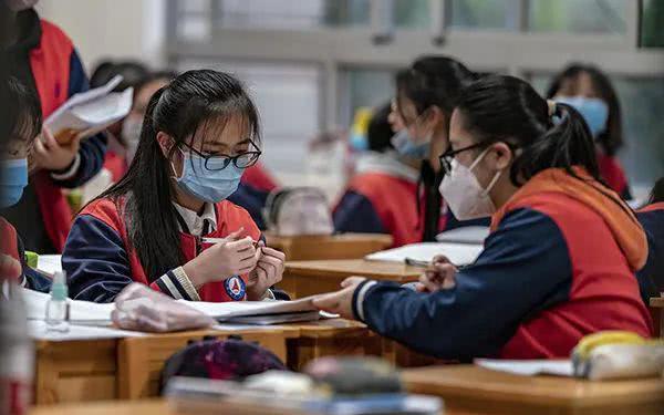 原创我的开学梦碎了！两省开学时间再次延迟，学生：做梦都想开学！