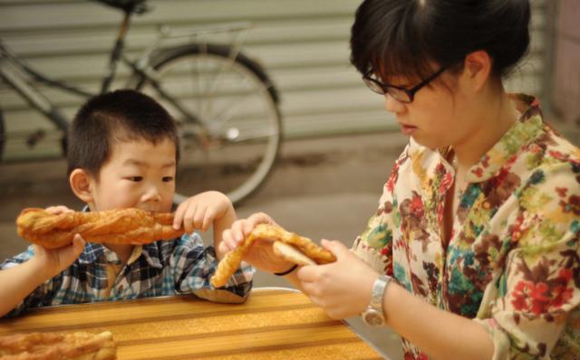 「石头」最伤脾胃，别再给孩子吃！宝宝早饭吃什么？这3种是“软石头”