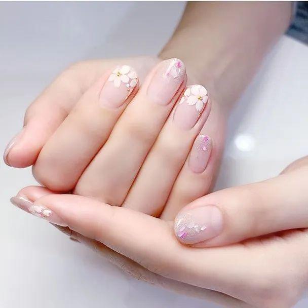 来款樱花美甲,假期宅家 "云" 赏樱