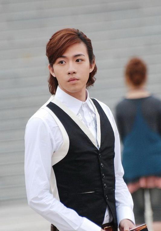 很严重的伤俞灏明在剧中饰演的端木磊就是原版《流星花园》中的花泽类