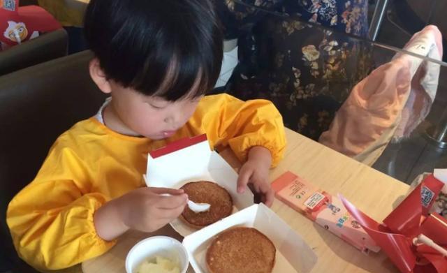 「石头」最伤脾胃，别再给孩子吃！宝宝早饭吃什么？这3种是“软石头”