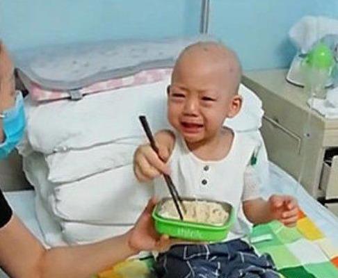 「孩子」医生苦劝：家长这些“坑”娃行为，别再做了7岁男孩身高不足1米